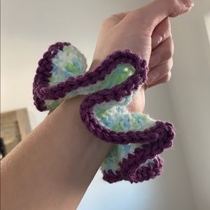 Handmade Scrunchie!💙💚🤍💜